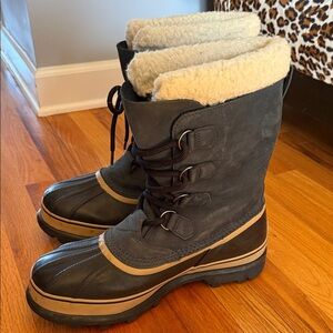 Sorel Navy and Tan Winter Boots